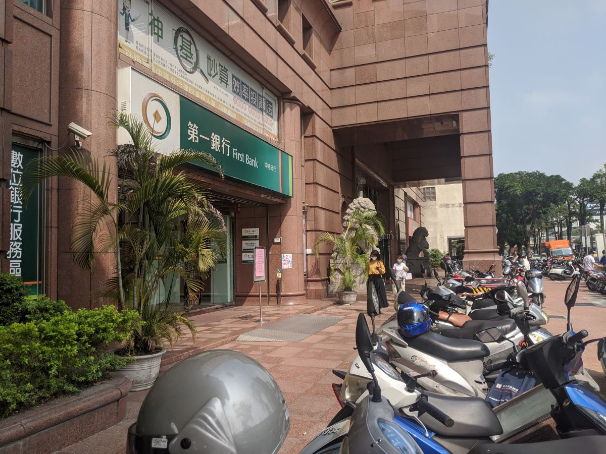 ▲公股行庫配合紓困，願意在央行降息以外、再提供0.25%的利息減免。