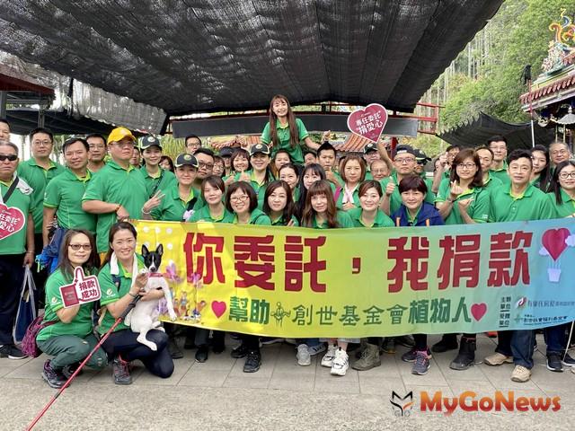▲有巢氏房屋送暖，關懷植物人，有巢氏房屋高雄區與嘉南區攜手，響應創世基金會「安家計畫，你委託-我捐款」(圖：有巢氏房屋)
