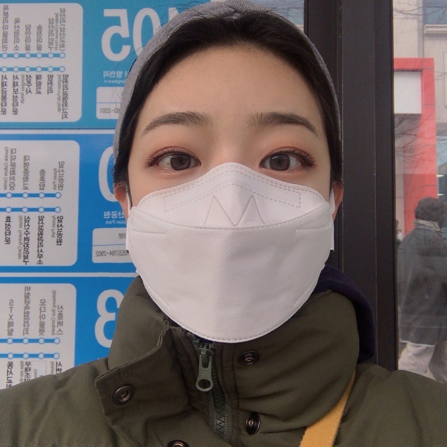 口罩妝容請記得這個秘訣：「底妝輕薄、以眼部為中心」，花多一點心思在眼妝上就可以了