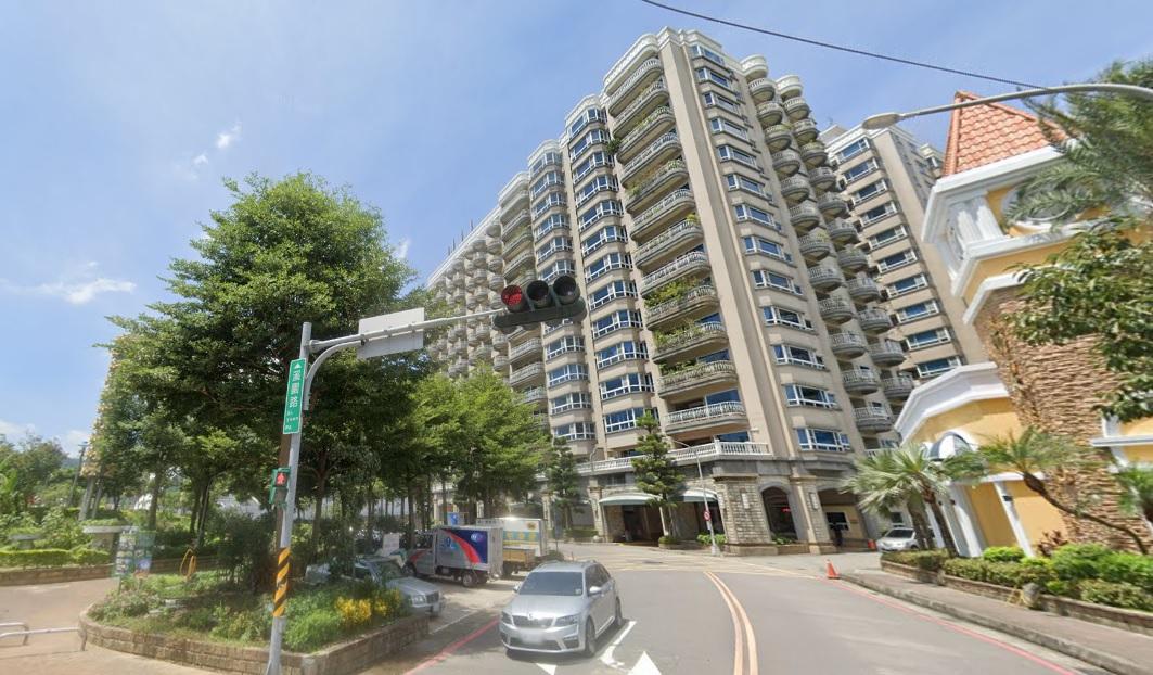 ▲「湯泉」為新店知名溫泉宅，近來大坪數產品出現慘賠。(翻攝自Google街景)