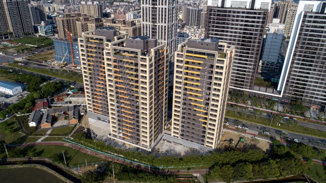 ▲「八德一號」社會住宅進入完工階段，租金從4600元~18,700元不等。(圖/桃園市住宅發展處提供)