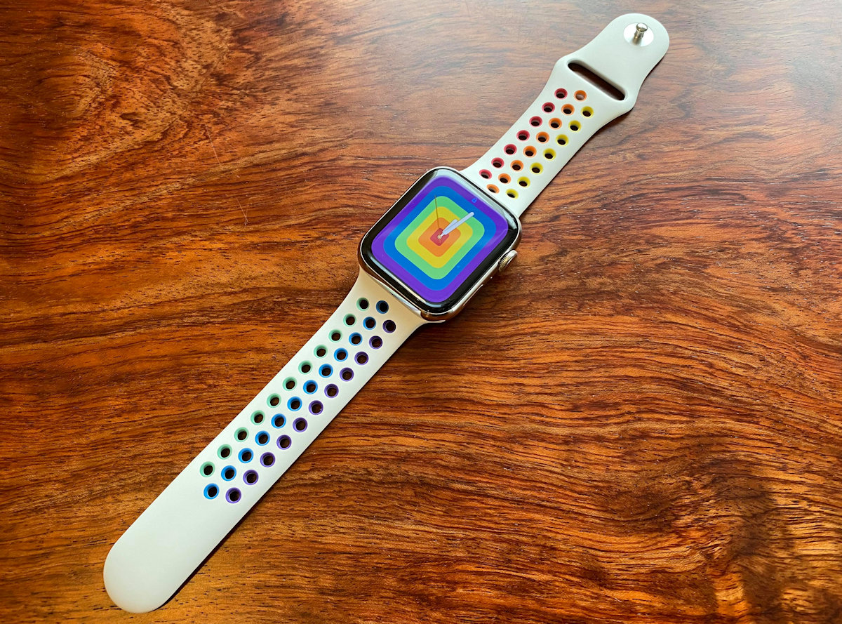 Apple Watch NIKE 2020 Pride Edition