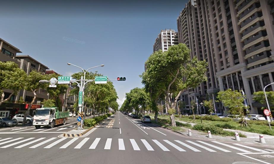 ▲可成董座又再買入位於安平區健康路三段的豪宅。(圖/翻攝自Google街景圖)