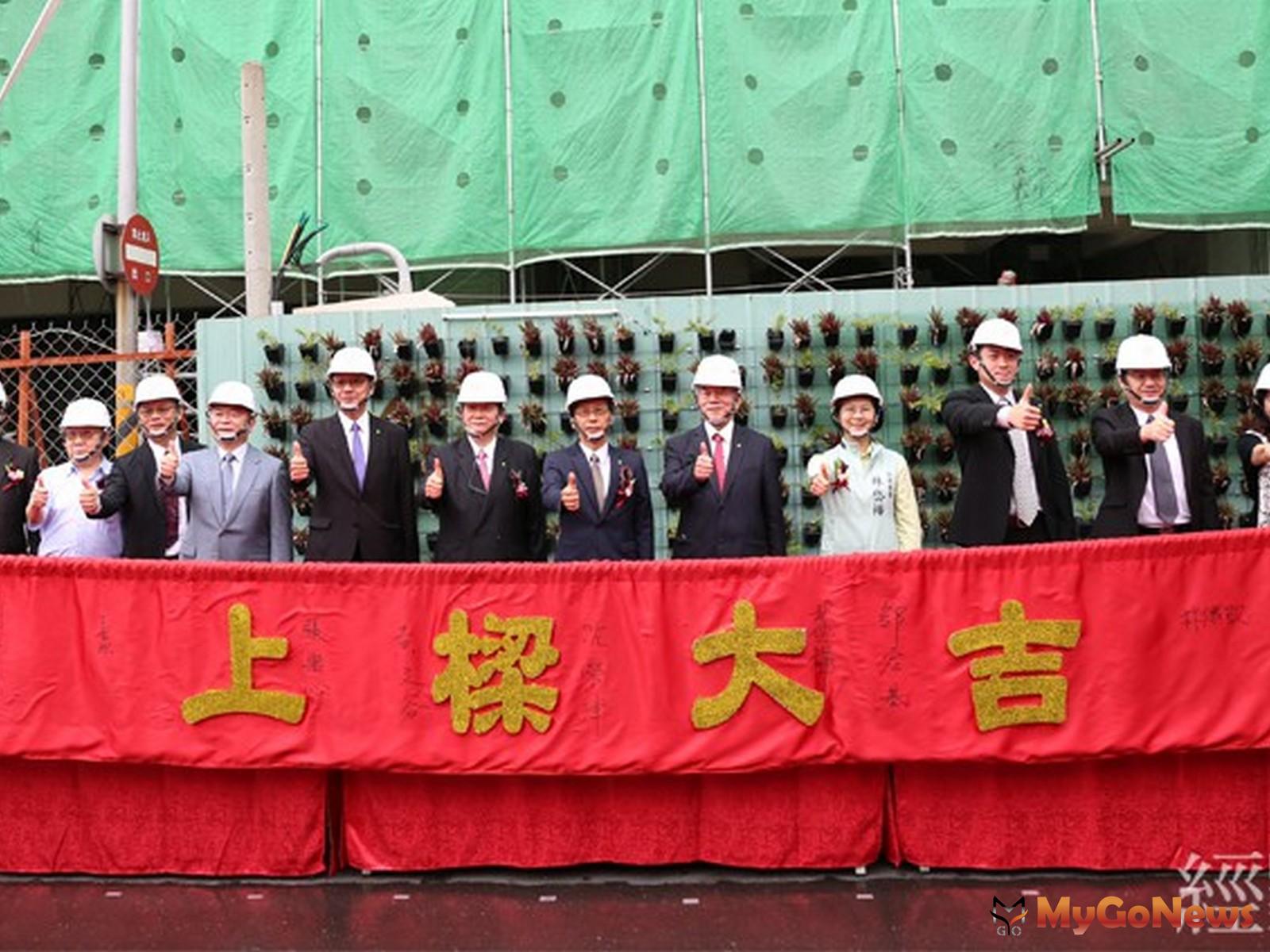 ▲高雄加工區智造基地今上樑，瑞儀等4大企業簽署MOU(圖：經濟部)