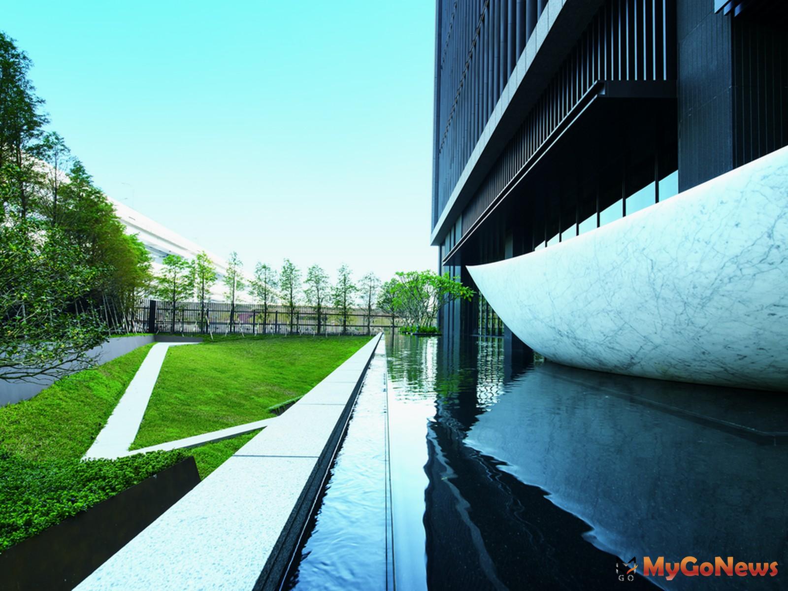 ▲村泉機構打造出一棟宛如美術館、空間與生態自然融合、格局動線串聯創意美學與效率的A辦總部(圖：業者提供)