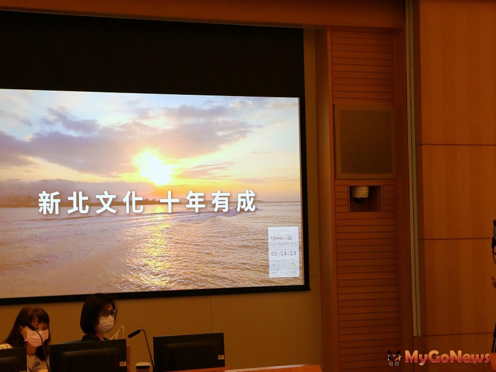 ▲新北市政府文化局局長龔雅雯於市政會議上簡報「2030新北文化願景工程」(圖：新北市文化局)