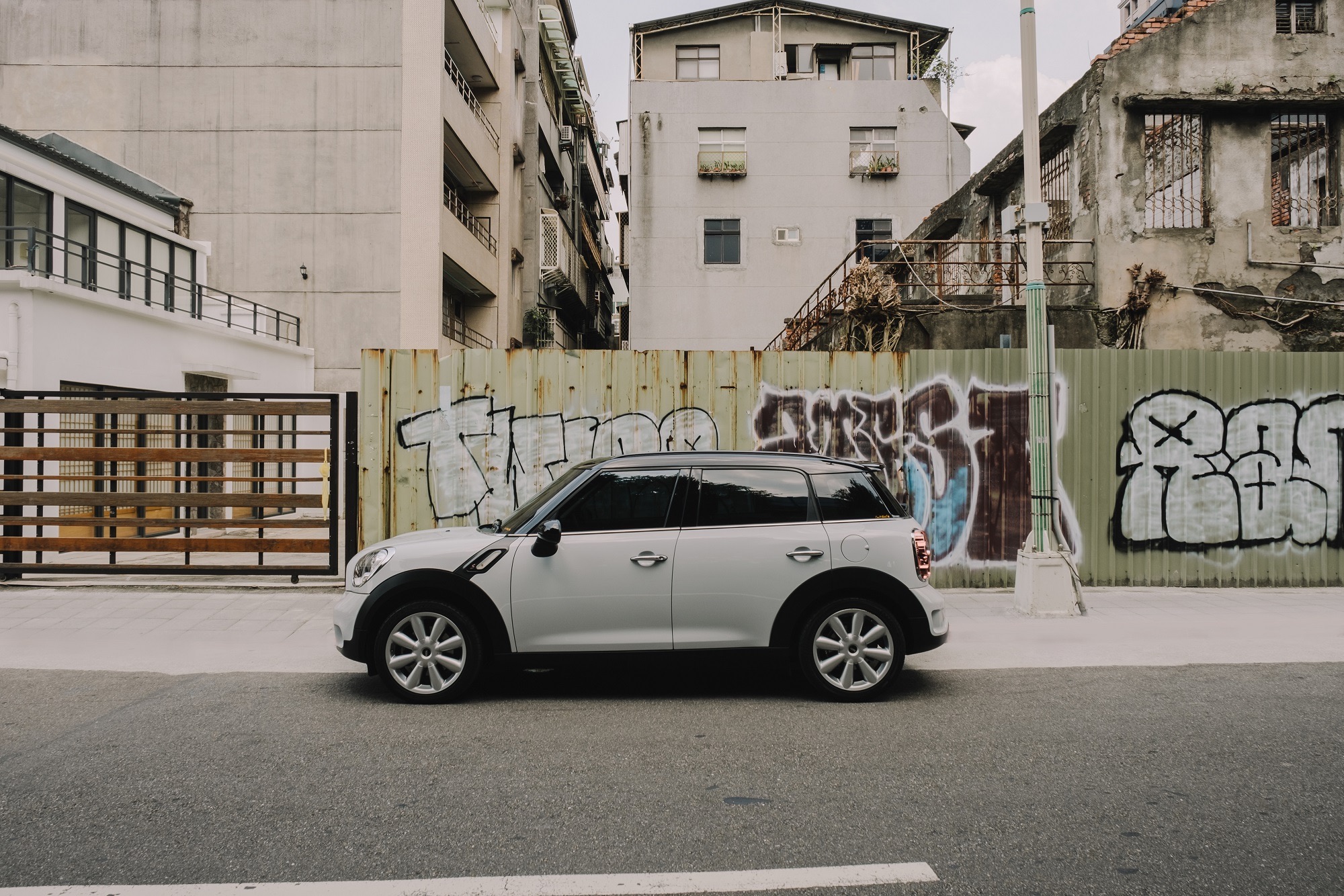 明星聊愛車 李易選擇mini Countryman Cooper S全因老婆喜歡 最好開的超跑首推法拉利458 Yahoo奇摩汽車機車