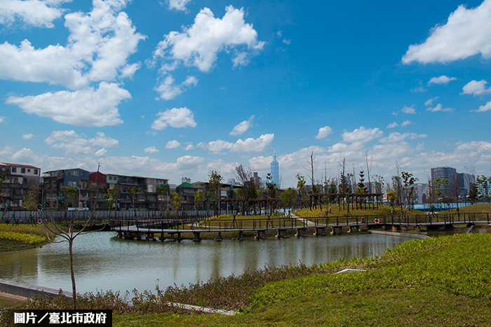 南港「新新公園」以獨特的溼地景觀為特色。