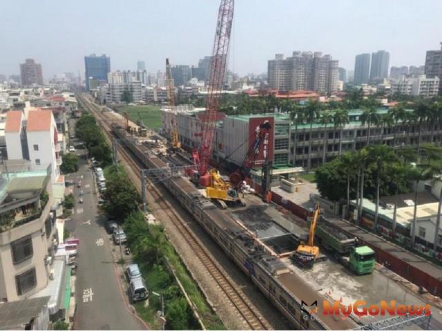 ▲台南鐵路地下化計畫於6月11日開始執行地上物強制拆除
