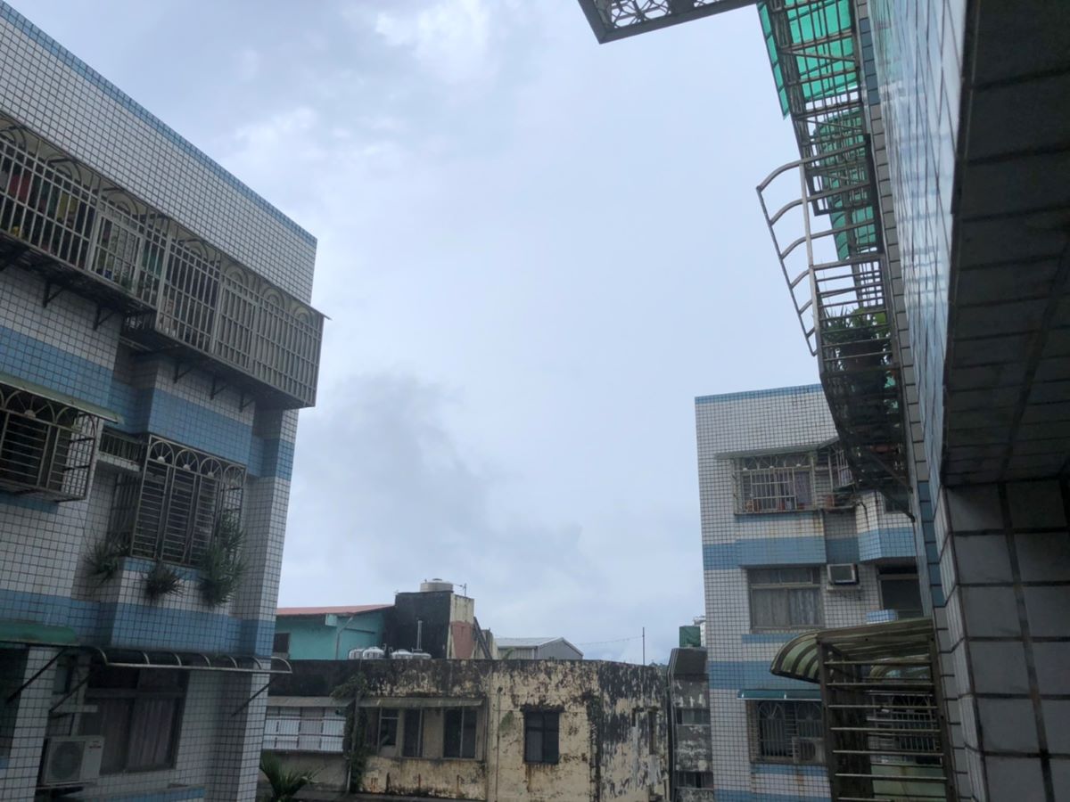 ▲若出現滲漏水現象，代表防水層可能失效。(基隆市政府提供)