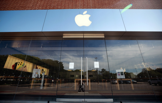 FORT WORTH, TEXAS - MAY 01: A view of the closed Apple University Park Village store on May 01, 2020 in Fort Worth, Texas. Simon Property Group, which owns University Park Village, plans to start reopening 49 malls and outlet centers amid the coronavirus (COVID-19) pandemic as states relax stay at home orders. (Photo by Tom Pennington/Getty Images)