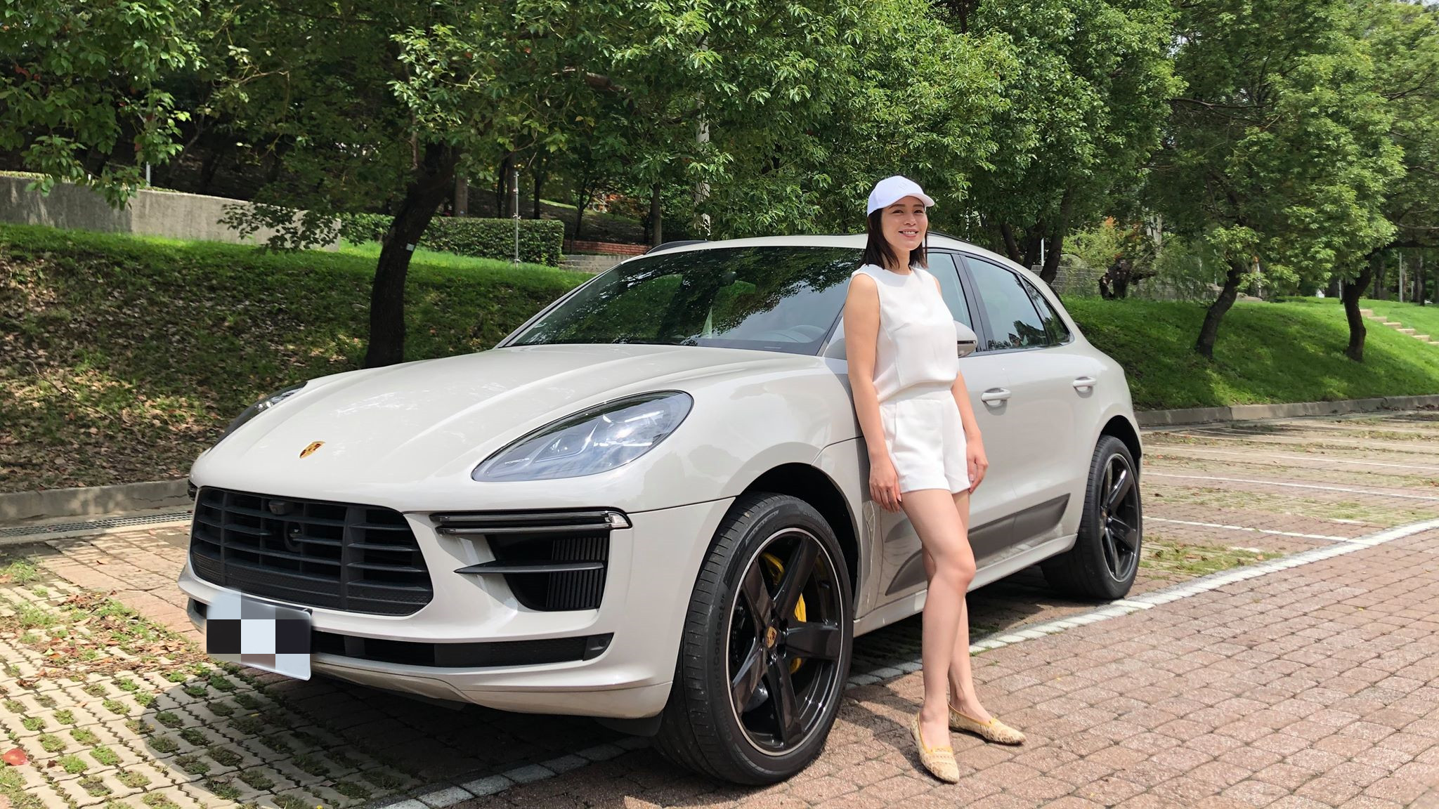 明星聊愛車 劉品言選擇porsche Macan Turbo因加速性能及大空間開車曾遇前方人孔蓋炸飛超驚險 Yahoo奇摩汽車機車