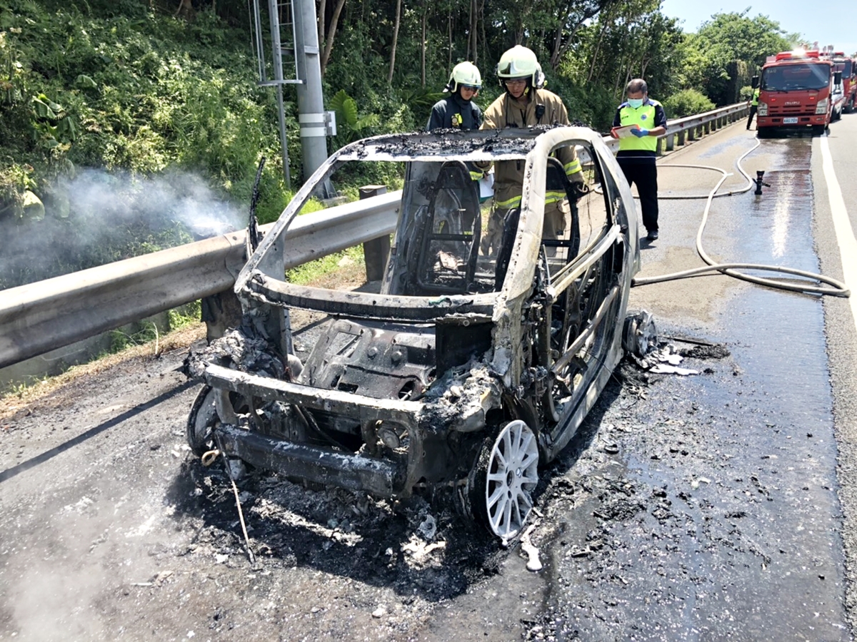 國3北上轎車自燃燒到剩骨架3月才向中古車商購入 Yahoo奇摩時尚美妝