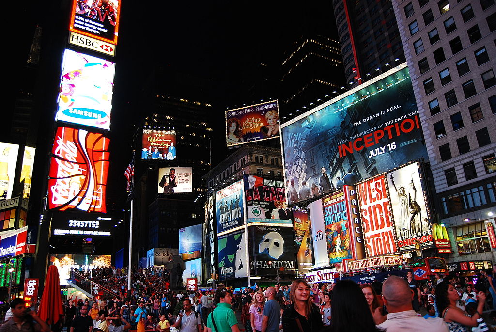時報廣場 (Photo by Beraldo Leal from Natal / RN, Brazil, License: CC BY 2.0, 圖片來源commons.wikimedia.org/wiki/File:Times_Square_-_Manhattan_-_New_York_City_(4855504850).jpg)