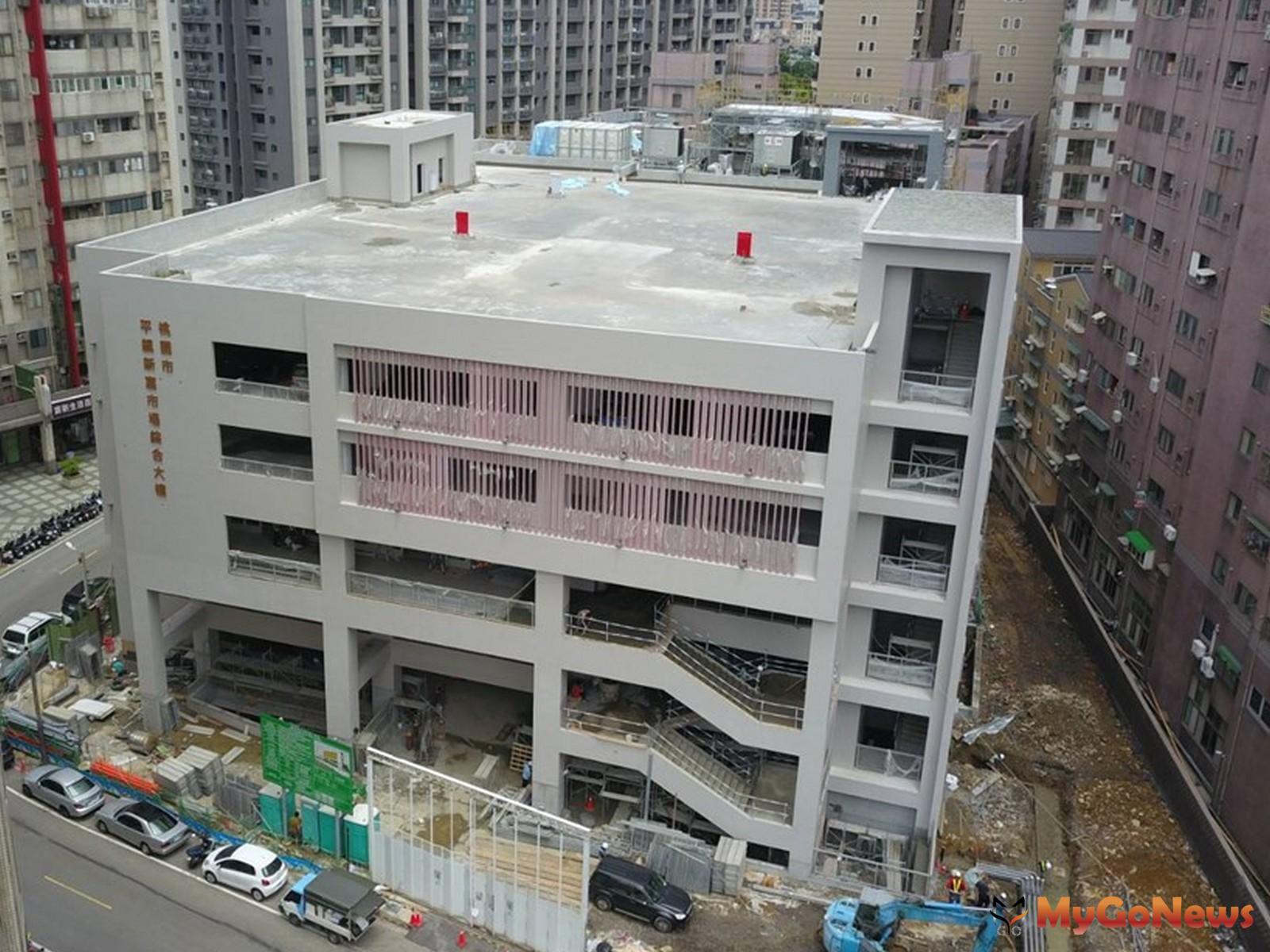 ▲市長鄭文燦出席「平鎮新富市場綜合大樓新建工程」竣工視察(圖：桃園市政府)