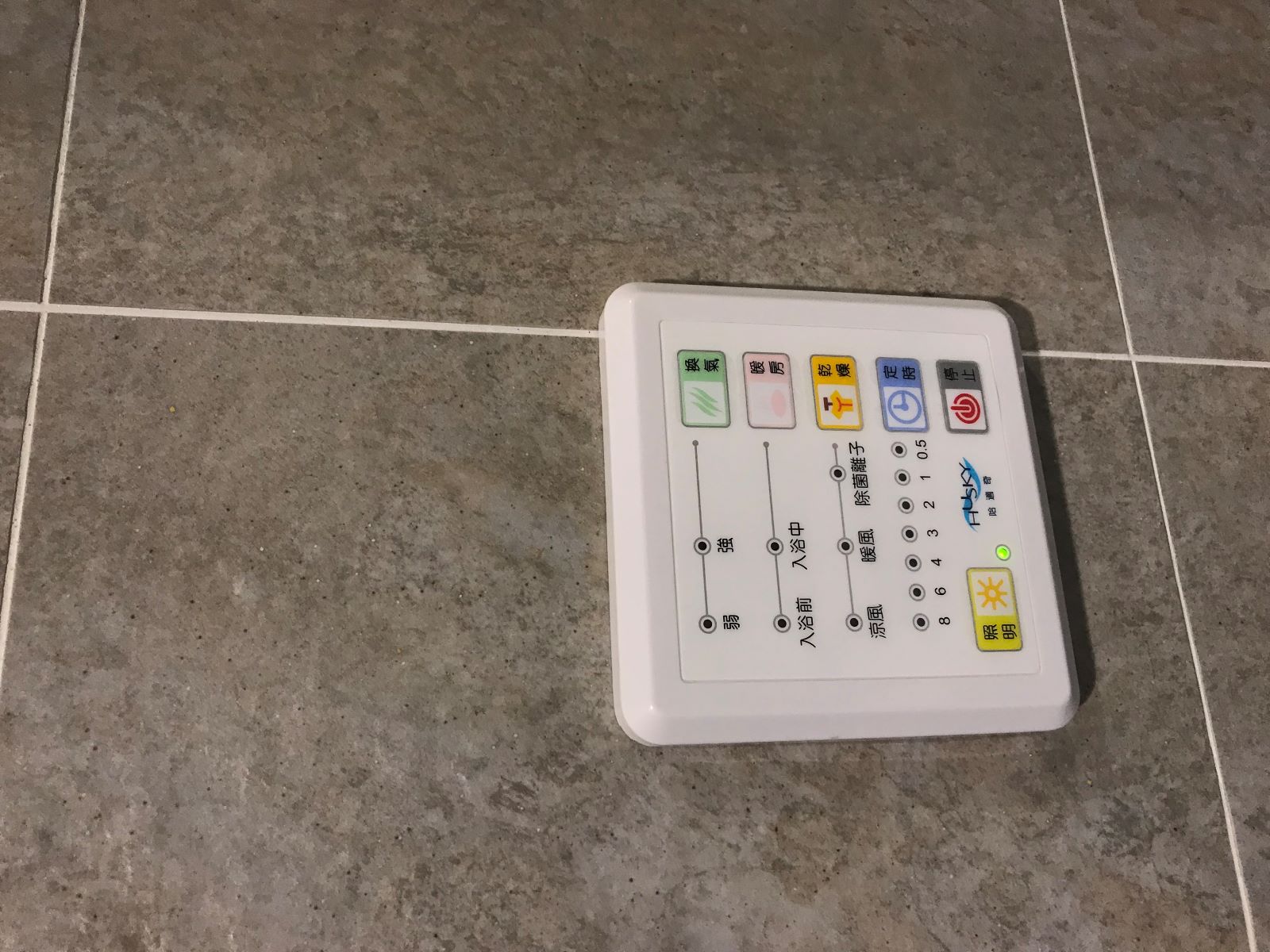 ▲衛浴裝暖風機，可加速乾燥除濕。