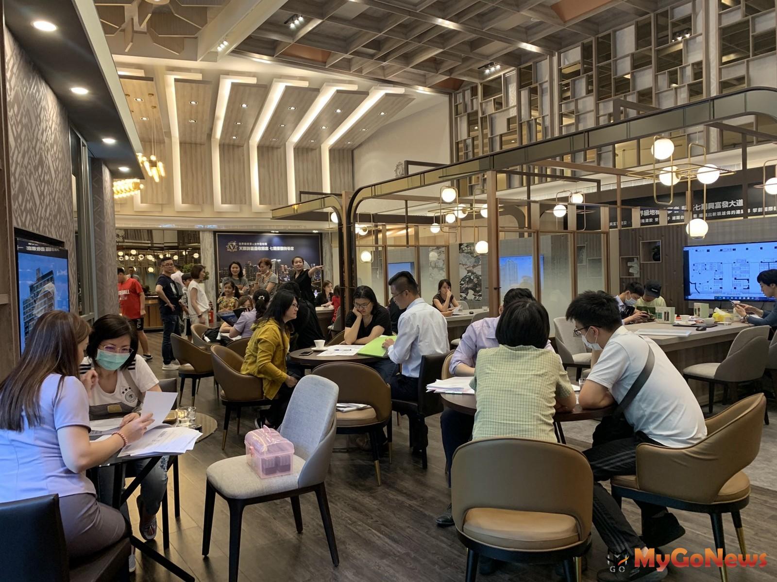 ▲興富發《黃金搶案-市政愛悦》一周狂銷17億(圖：業者提供)