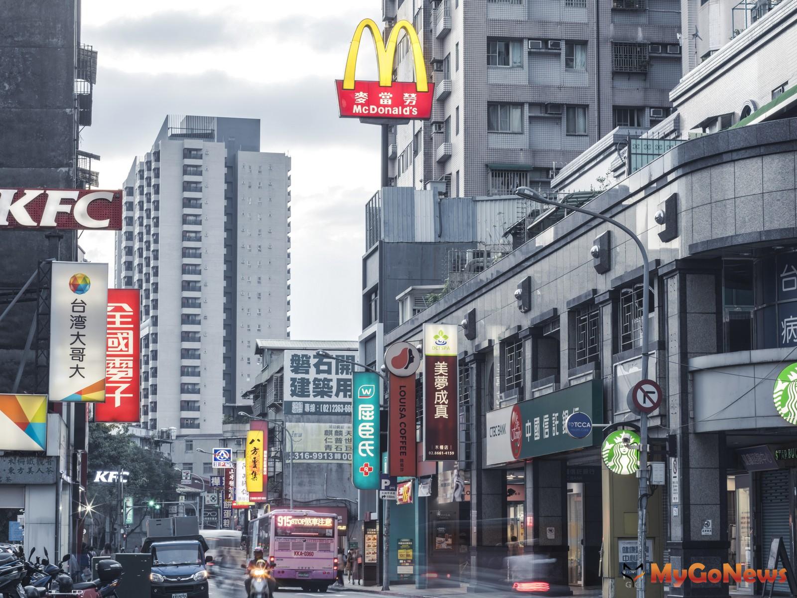 ▲木柵路三段【遠雄晴川】接待中心，信義大安市中心客詢問熱度高(圖：業者提供)