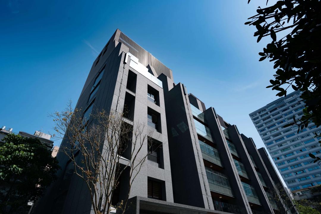 ▲「敦南學府」位在敦化南路二段178巷，僅規劃17戶住家。（業者提供）