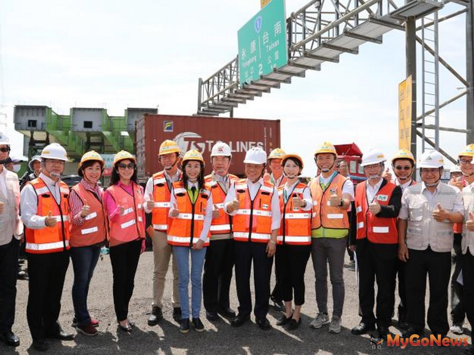 ▲台南第四條東西向快速道路加速趕工蘇貞昌南下視察，黃偉哲感謝中央重視台南交通發展(圖:台南市政府)