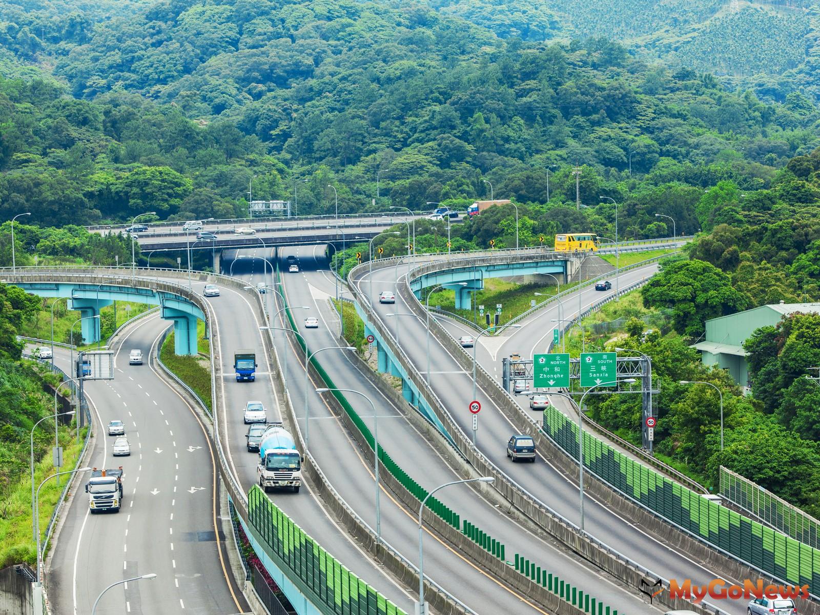 ▲「長群享享CITY」8分鐘車程可達土城交流道口，可以走台65線接國道一號，或走國道三號接台64線，連結大台北蛋黃區