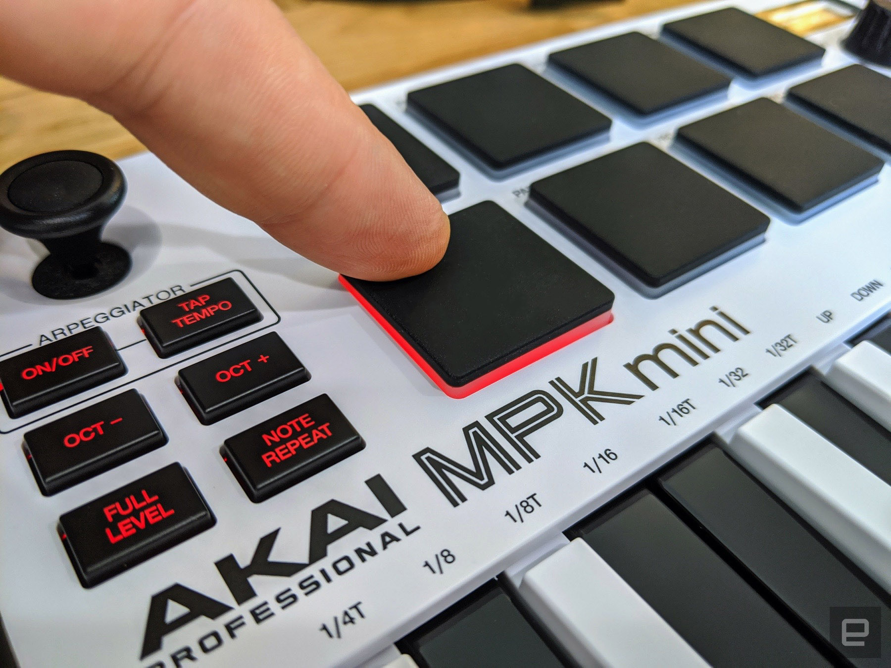 MPK Mini mk3 is solid but iterative upgrade to a classic MIDI controller |  Engadget