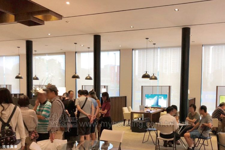 「大同莊園II」為自住型產品，有些買家甚至趁低利率進行置產投資，挾帶土城區域各項發展利多，即使接近完銷，現場賞屋人潮依舊爆棚。