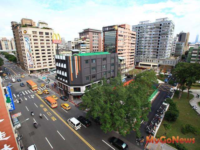 ▲開發商爭搶商用不動產 建照量倍增