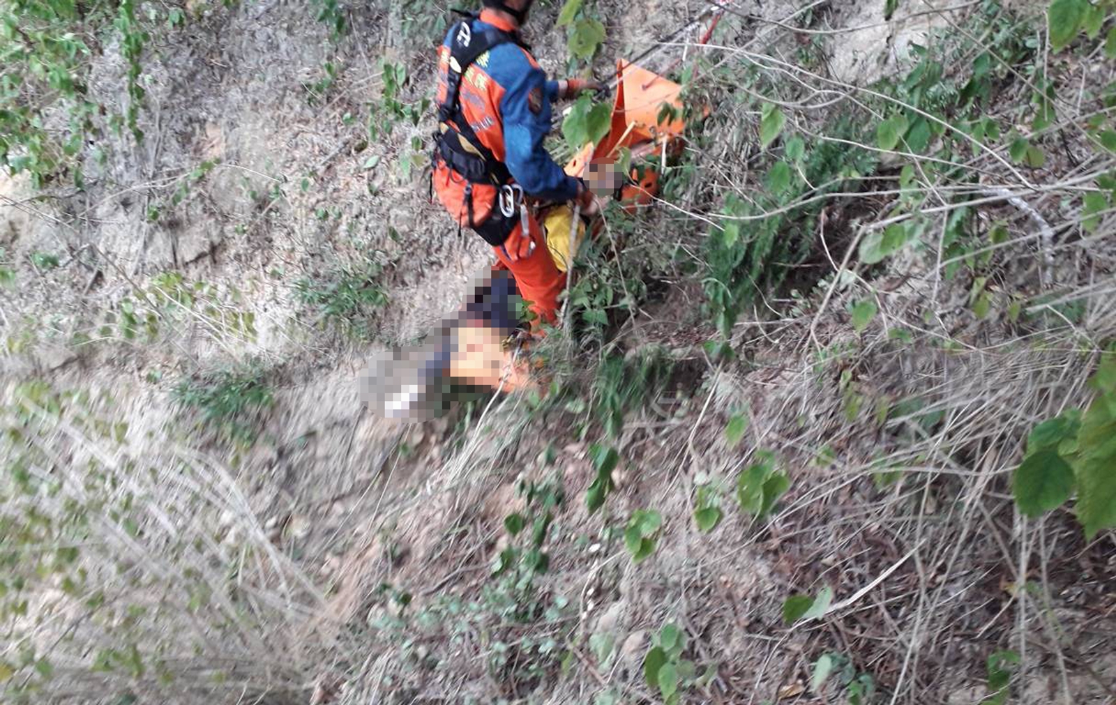 苗栗男子 心形公路 撿空拍機失聯一夜墜80米深谷今被發現送醫不治 Yahoo奇摩汽車機車