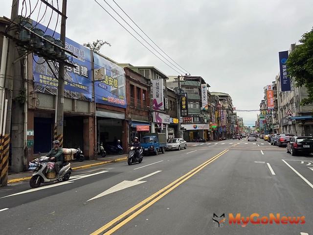 ▲老宅看過來，不走危老、都更一樣發大財