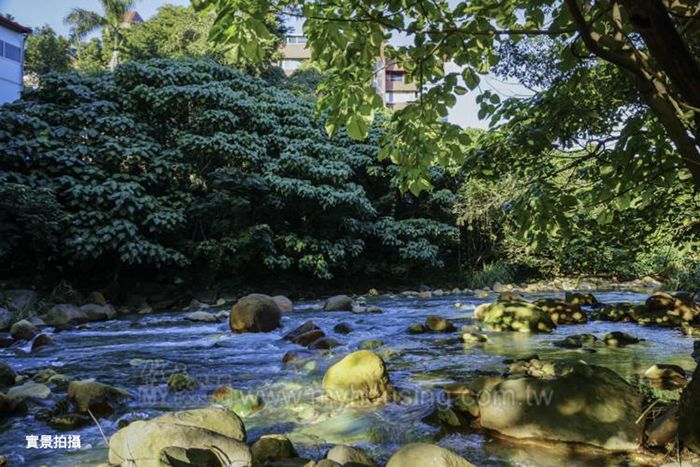《御水苑》位於使館特區磺溪畔，環境地段珍貴、擁有高舒適度。