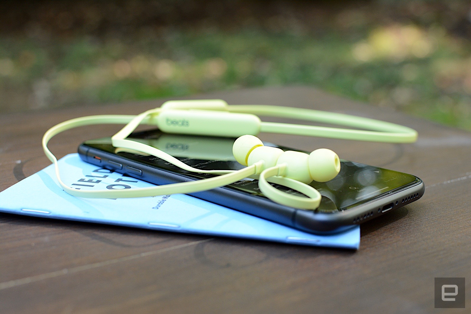 Beats Flex review: The cost of $50 wireless earbuds | Engadget