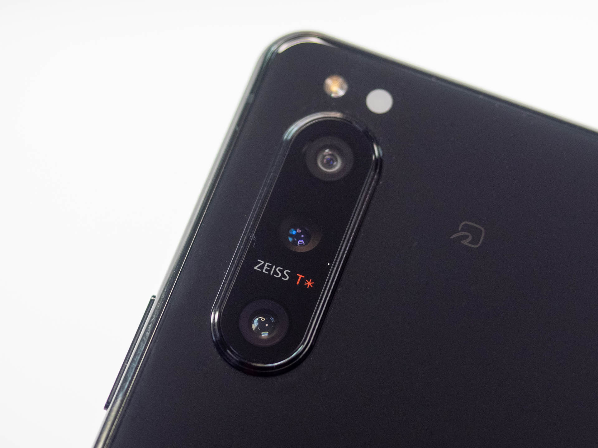 Xperia 5 Ii は新生xperiaシリーズの完成形だ 旅人目線のデジタルレポ 中山智 Engadget 日本版