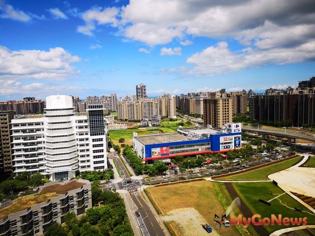 ▲後疫情時代自煮風潮不減，量販店成為現代人必備好鄰居！「家樂福淡新店」超甜2字頭，高CP值磁吸大台北首購族
