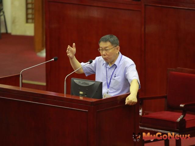 ▲赴議會進行專案報告大巨蛋、社子島與環狀線等議題 柯文哲：重視安全並訂定合理超額分潤的情況下蓋好大巨蛋