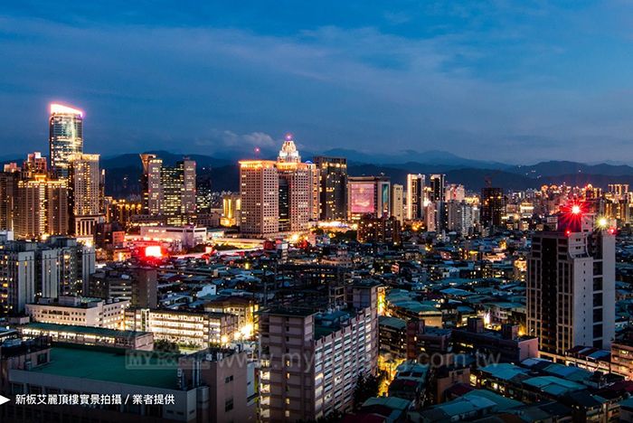 新板艾麗高樓層實景拍攝，在家即可飽覽都會區無敵夜景，視野超遼闊。
