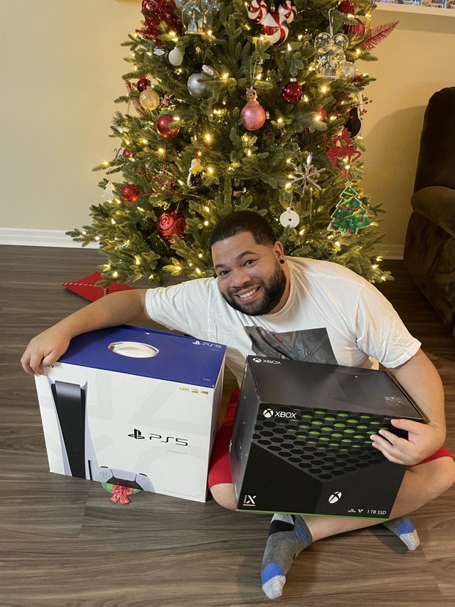 為照顧家庭7年沒玩遊戲 妻女驚喜送兩台次世代主機當聖誕節禮物 Yahoo奇摩遊戲電競