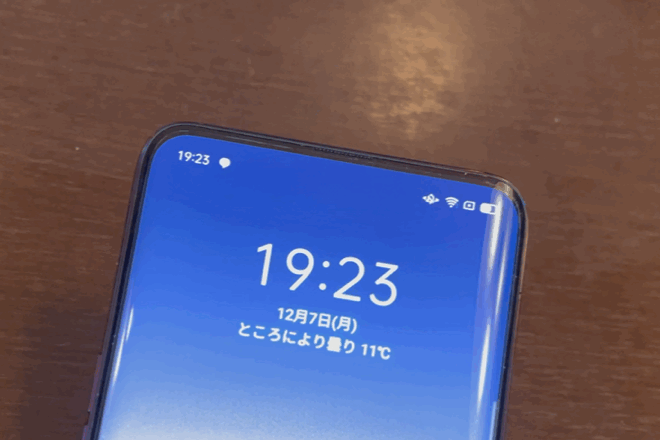 飛び出し 回転 透ける スマホの変わり種インカメラを見比べる Engadget 日本版