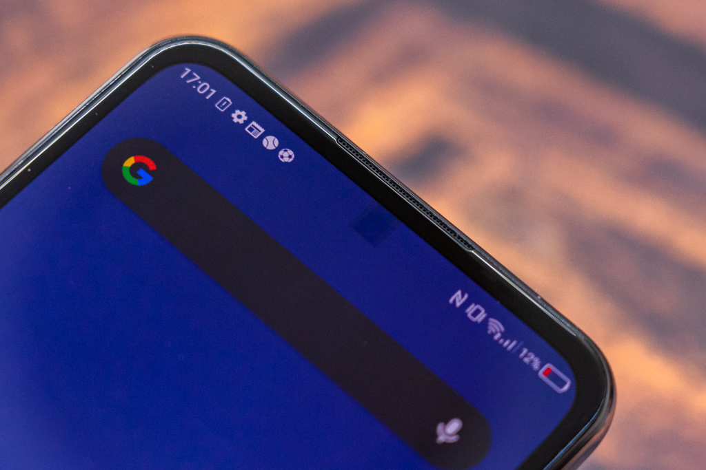 飛び出し 回転 透ける スマホの変わり種インカメラを見比べる Engadget 日本版