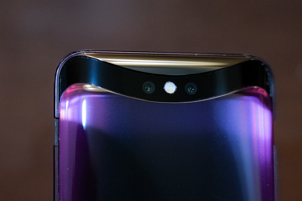 飛び出し 回転 透ける スマホの変わり種インカメラを見比べる Engadget 日本版