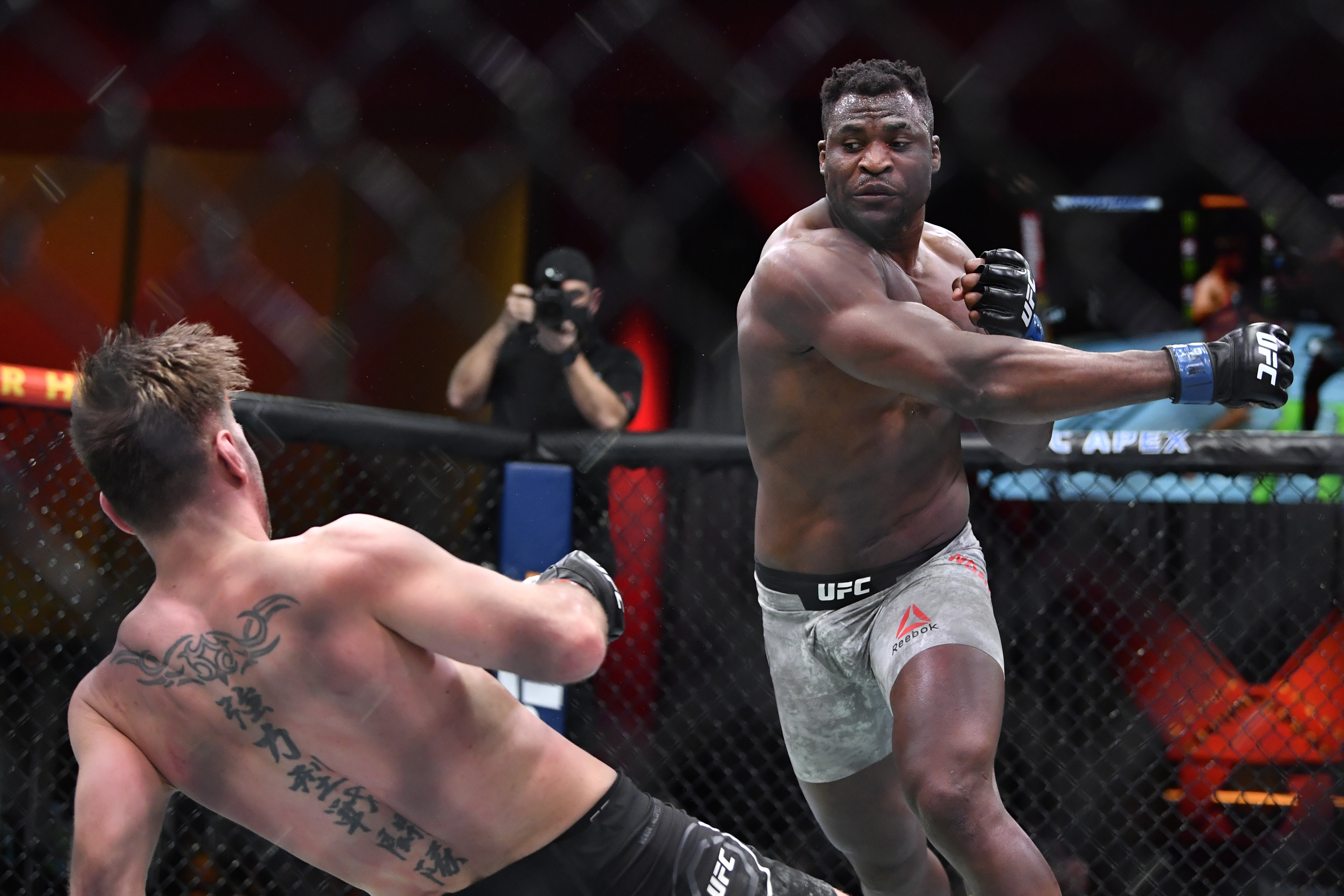 Tom Aspinall could lose UFC heavyweight title as Dana White plans talks