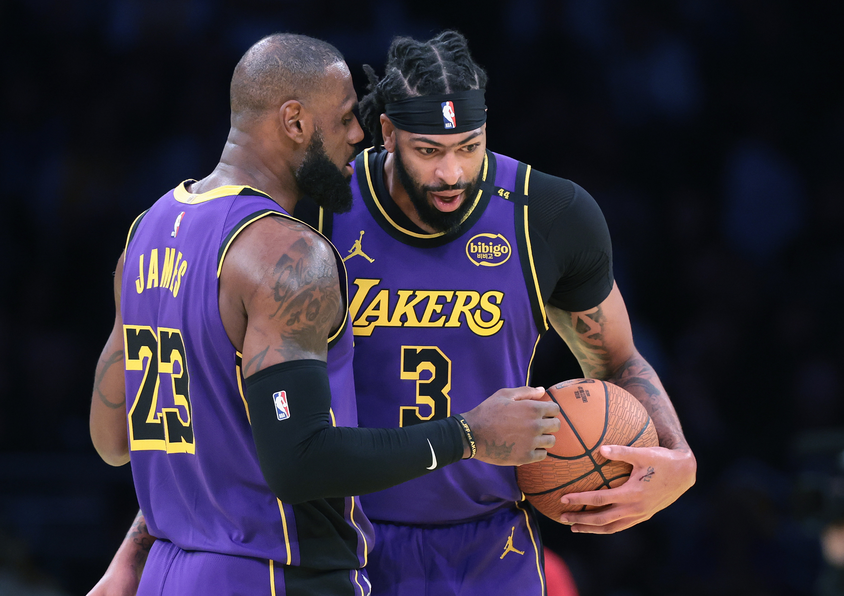 Los Angeles, California November 19, 2024-Lakers LeBron James (23) and Anthony Davis talk during a break in play at Crypto.com Arena Tuesday. (Wally Skalij/Los Angeles Times via Getty Images)