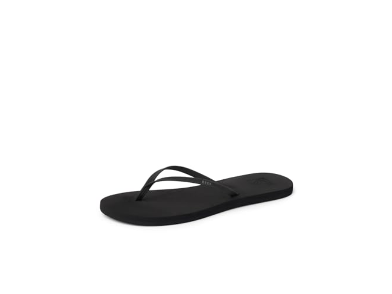 You'll never believe the surprising shoe Jennifer Aniston paired with her  little black dress - AOL