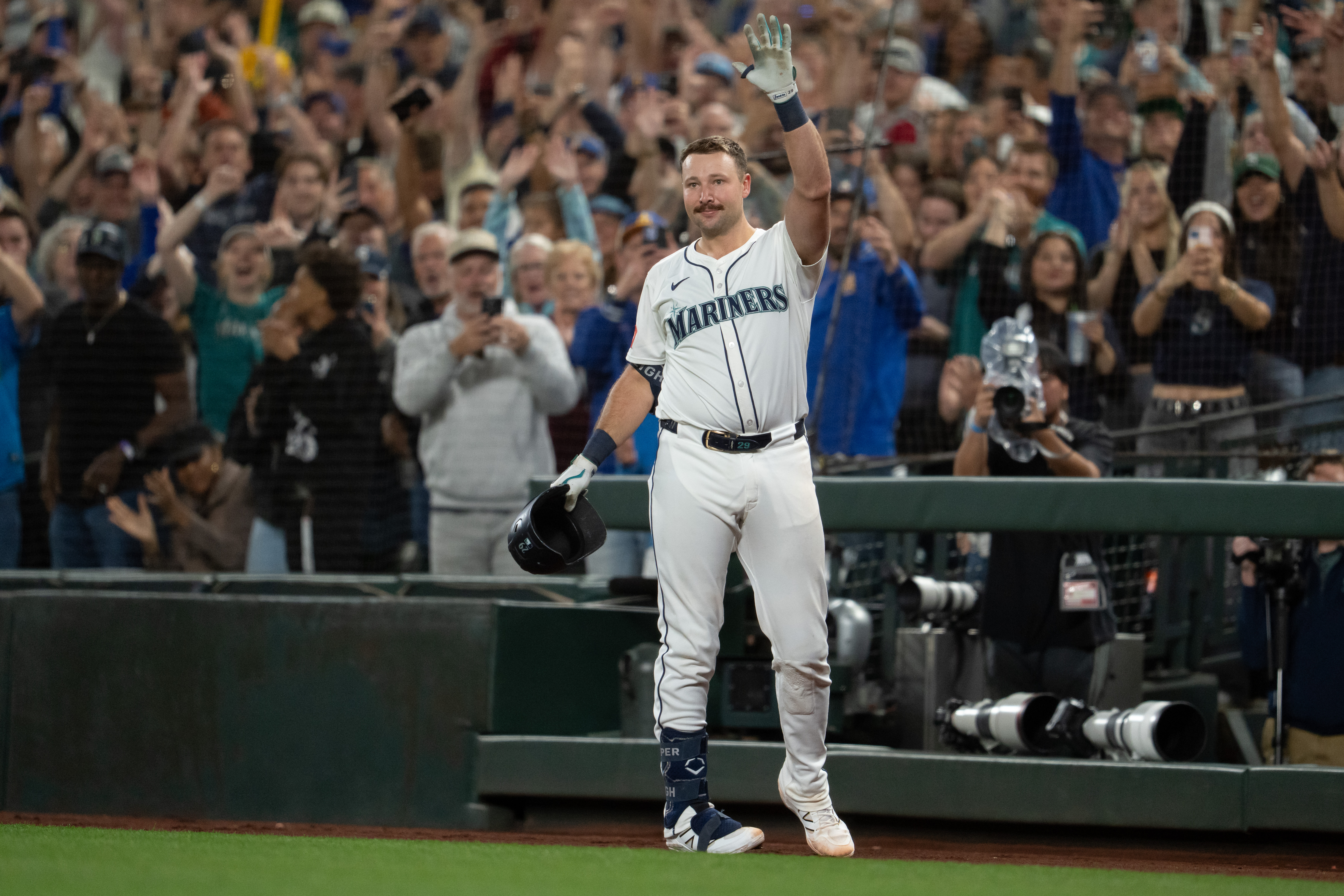 SEATTLE, WA - SEPTEMBER 24: Cal Raleigh #29 of the Seattle Mariners salutes the crowd after hitting his 60th home run of the season in a game against the Colorado Rockies at T-Mobile Park on September 24, 2025 in Seattle, Washington. (Photo by Kyle Cooper/Colorado Rockies/Getty Images)