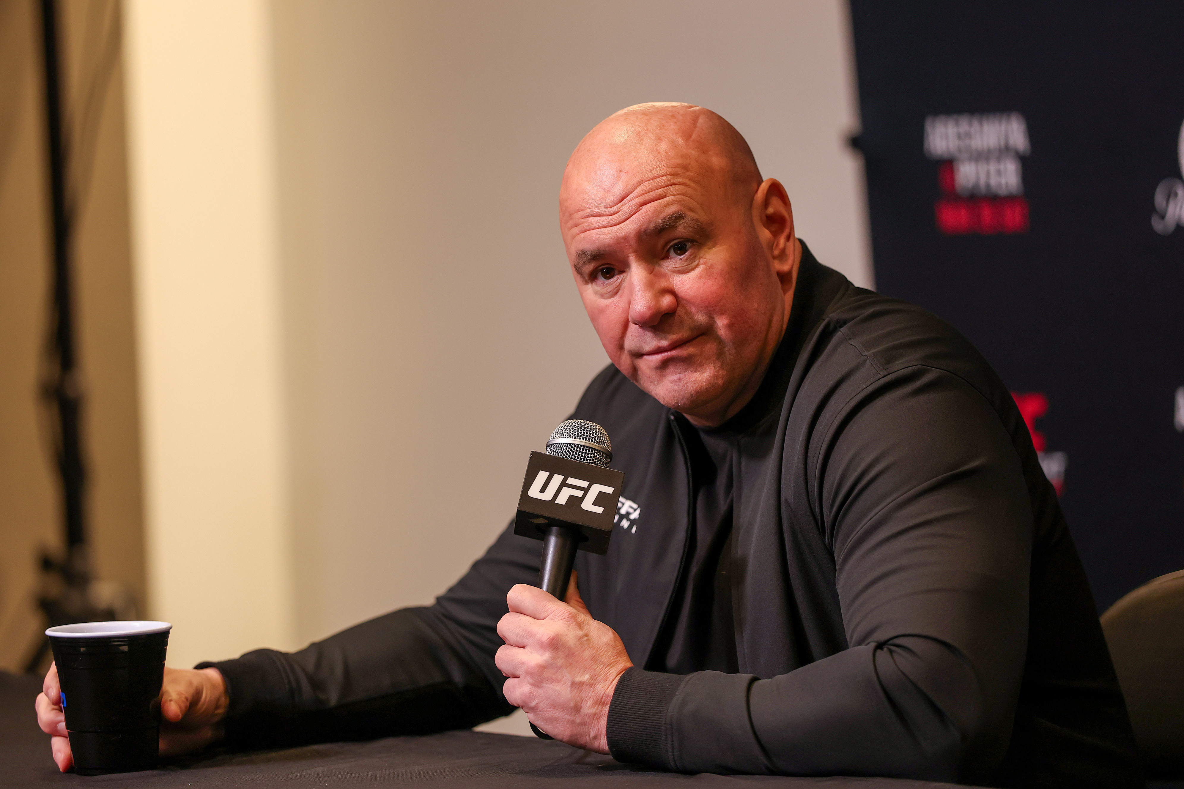 'Siapa peduli?': Bagaimana respons baru favorit Dana White menjadi mantra UFC yang menyedihkan