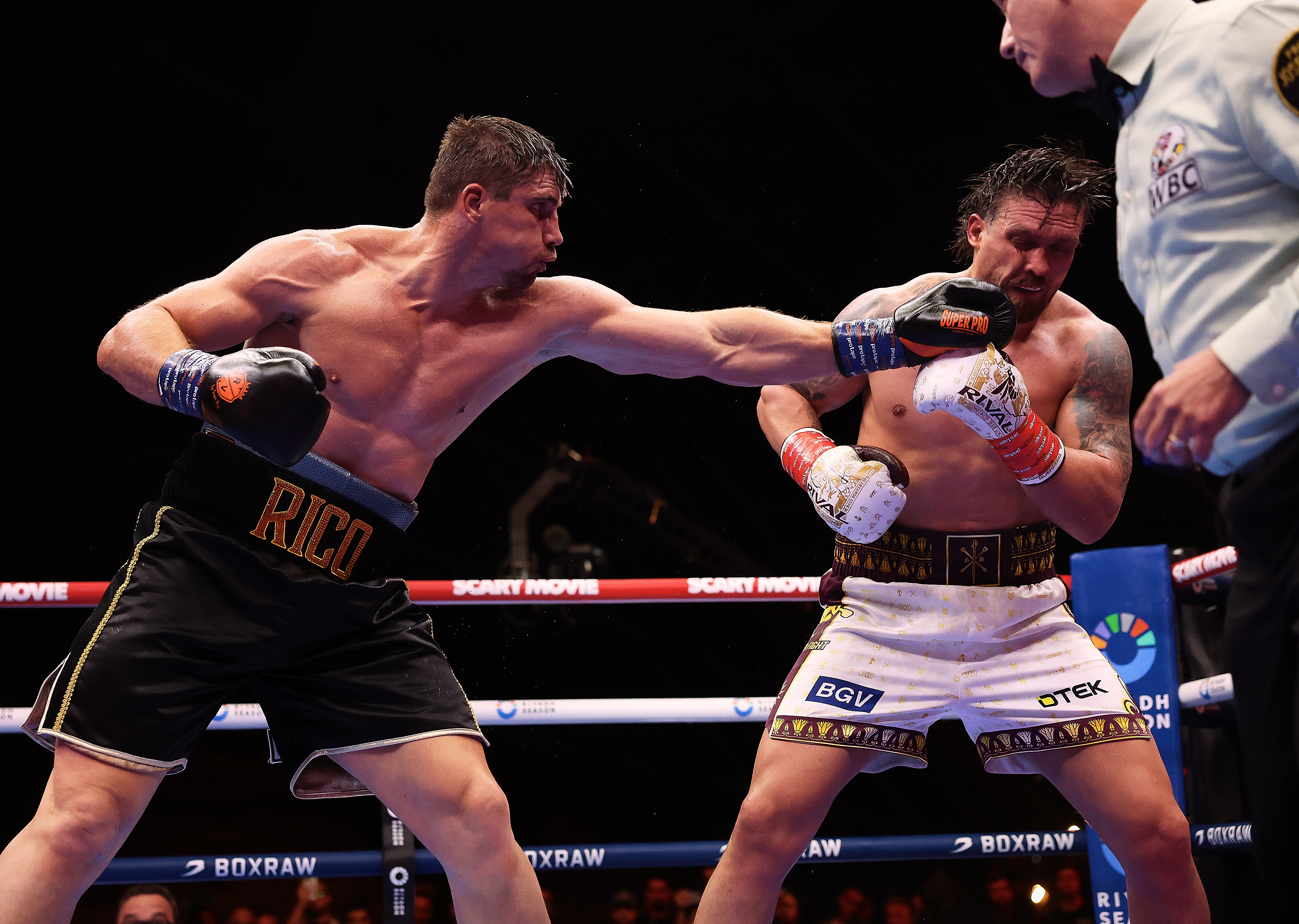 CAIRO, EGYPT - MAY 23: Oleksandr Usyk v Rico Verhoeven, WBC World Heavyweight  Title during the Glory in Giza - Fight Night at The Pyramids Of Giza, on May 23, 2026 in Cairo, Egypt.  (Photo by Mark Robinson/Getty Images).