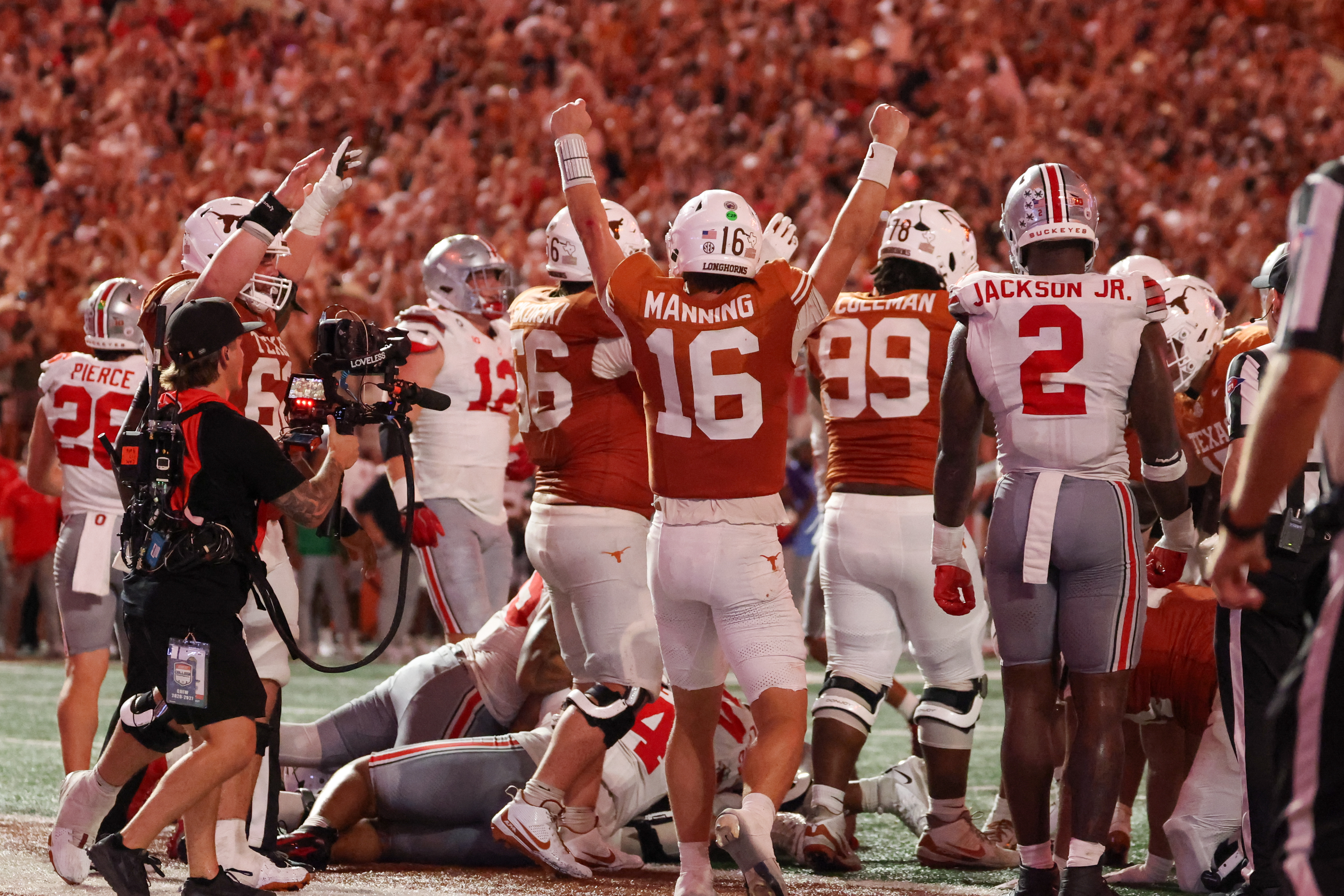 AUSTIN, TX - SEPTEMBER 12: Quarterback Arch Manning #16 of the Texas Longhorns holds up his arms to celebrate the game tying touchdown late in the college football game the Texas Longhorns and the Ohio State Buckeyes on September 12, 2026, at Darrell K Royal-Texas Memorial Stadium in Austin, TX. (Photo by David Buono/Icon Sportswire via Getty Images)